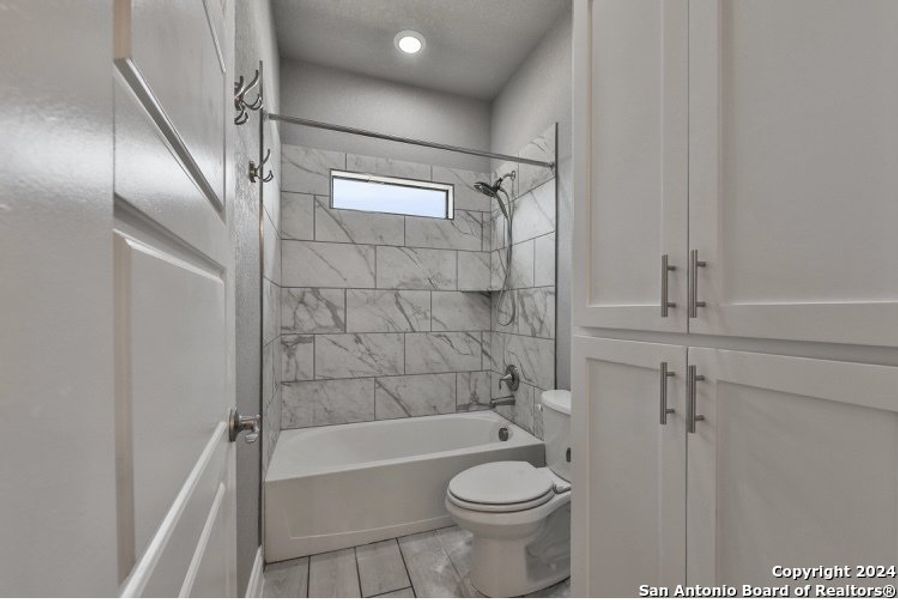 Furnished interior view inside a new home in , Bandera (Image 3).