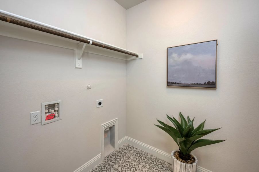 Representative furnished interior of a home built from the Regatta by Stonehollow Homes in Meadow Vista, Anna (Image 8).