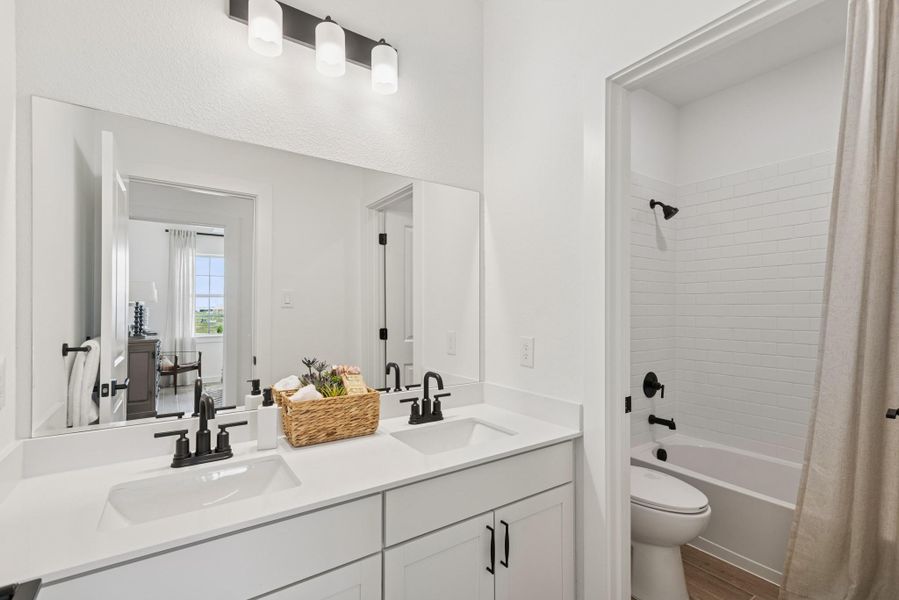Hall bath (*Photo not of actual home and used for illustration purposes only.)