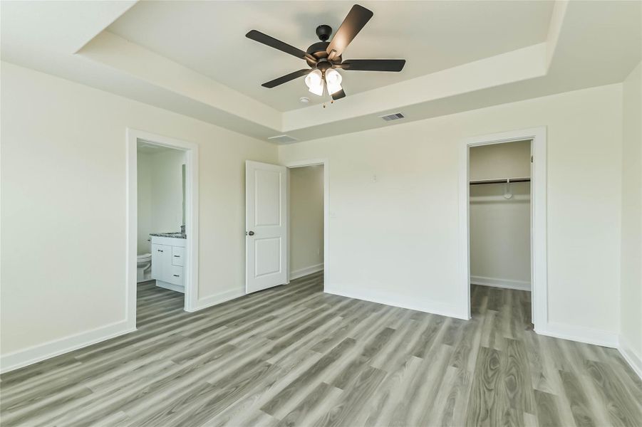 Spacious, unfurnished interior of a new home in , Conroe (Image 26).
