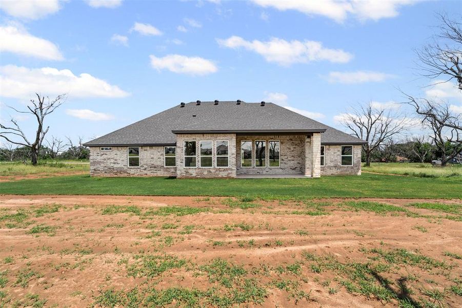 Exterior details and patio area of a home in Pecan Plantation, Granbury (Image 29).