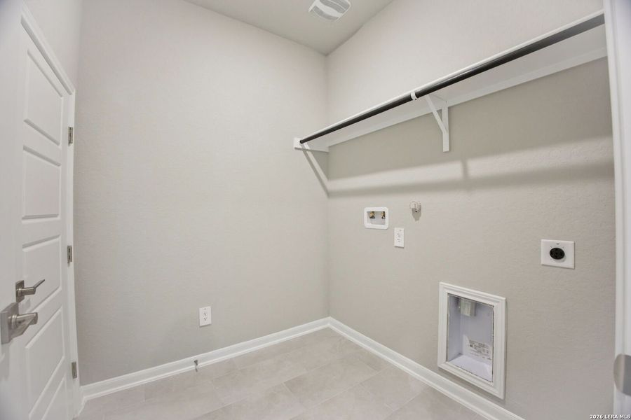 Spacious, unfurnished interior of a new home in , San Antonio (Image 24).