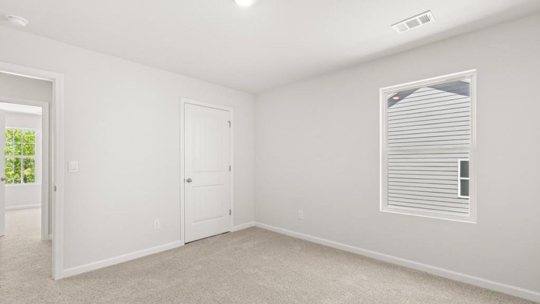 Spacious, unfurnished interior of a new home in Parkside at Carter Grove, Cartersville (Image 27).