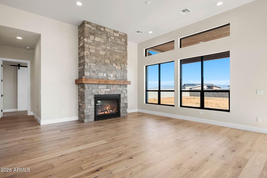 15-Living Room (1) 15-Living Room (1)