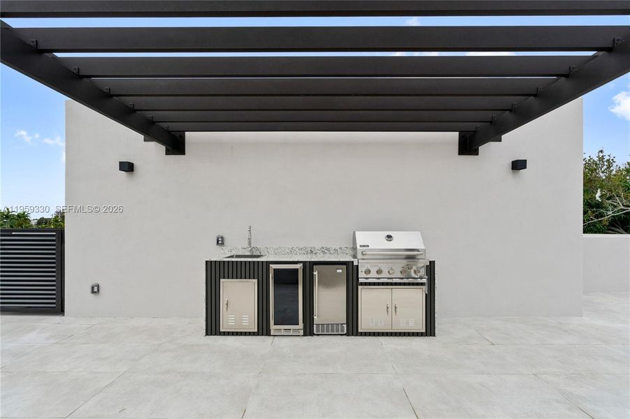 Exterior details and patio area of a home in , Miami (Image 30).