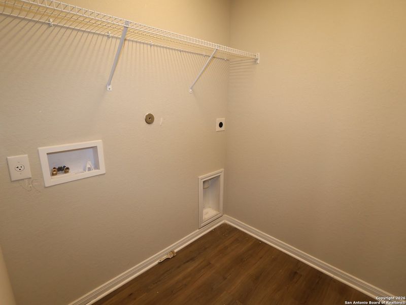 Spacious, unfurnished interior of a new home in Hunters Ranch, San Antonio (Image 22).