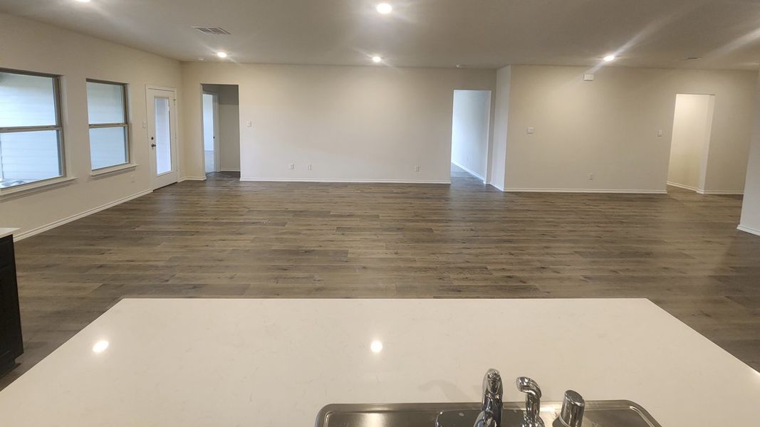 Spacious, unfurnished interior of a new home in Saddlebrook, Waxahachie (Image 14). Spacious, unfurnished interior of a new home in Saddlebrook, Waxahachie (Image 14).