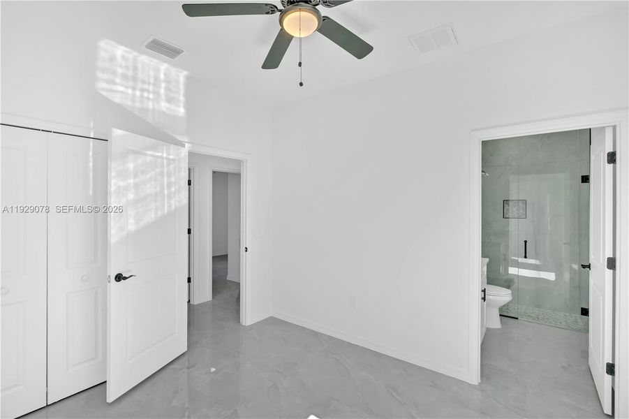 Spacious, unfurnished interior of a new home in , Punta Gorda (Image 36).