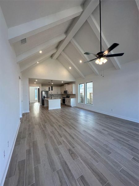 Spacious, unfurnished interior of a new home in Cross Creek West, Fulshear (Image 20).