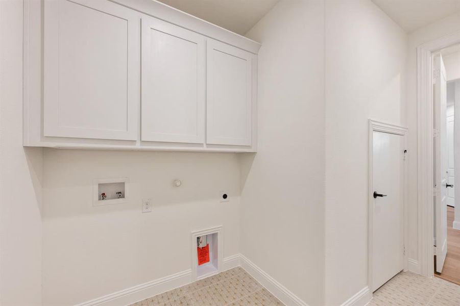 Spacious, unfurnished interior of a new home in Windsong Ranch Classic 61, Prosper (Image 36). Spacious, unfurnished interior of a new home in Windsong Ranch Classic 61, Prosper (Image 36).