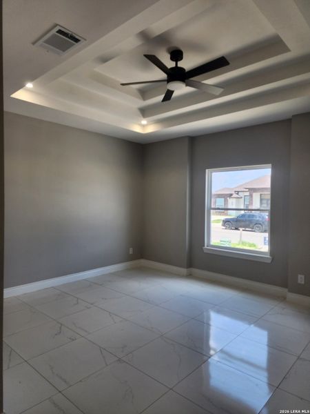 Spacious, unfurnished interior of a new home in , Eagle Pass (Image 11).