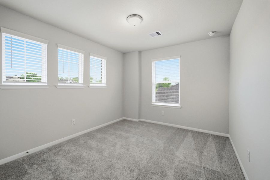 Spacious, unfurnished interior of a new home in Mulberry Farms, Santa Fe (Image 9).