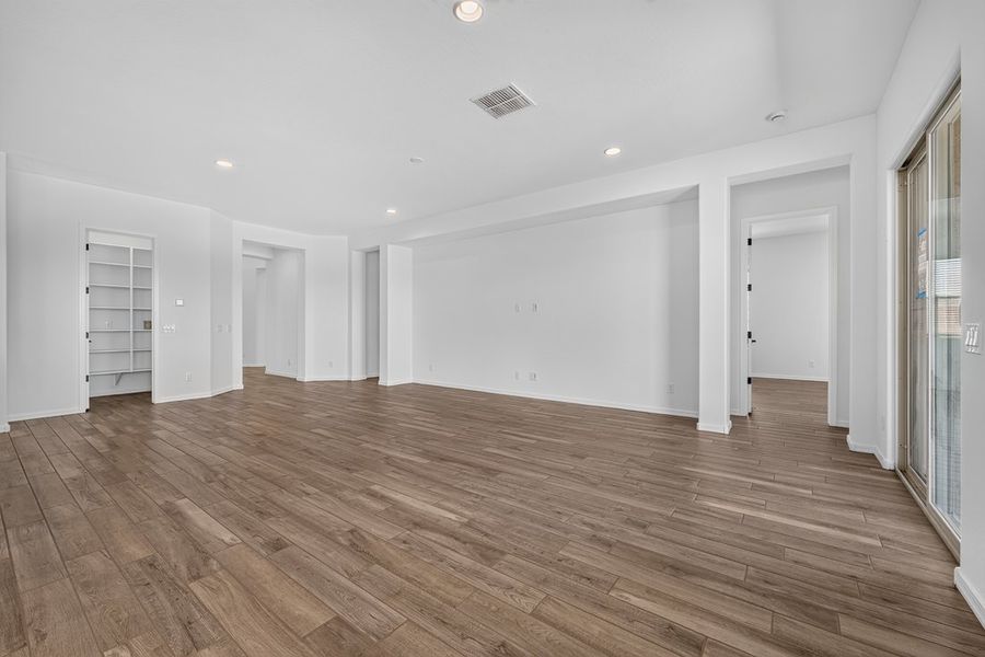 Spacious, unfurnished interior of a new home in Combs Ranch, San Tan Valley (Image 12).
