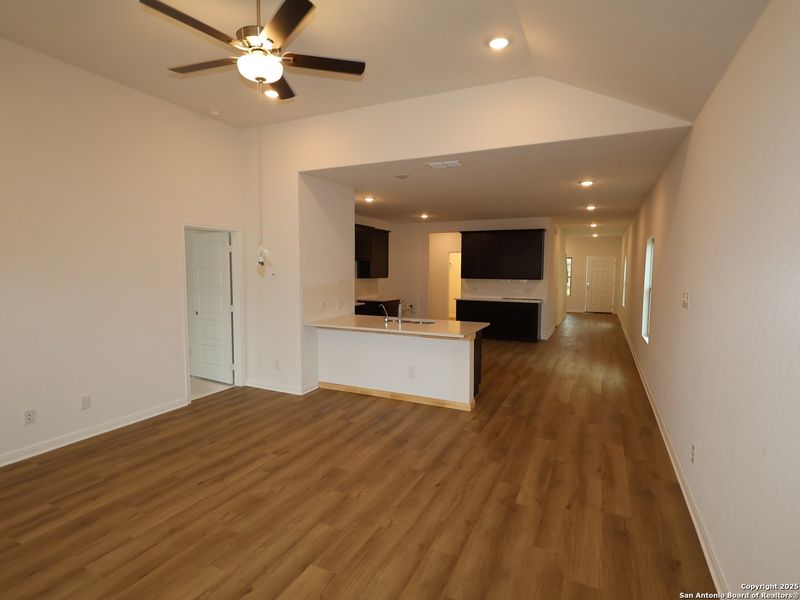 Spacious, unfurnished interior of a new home in Park Place, New Braunfels (Image 15).