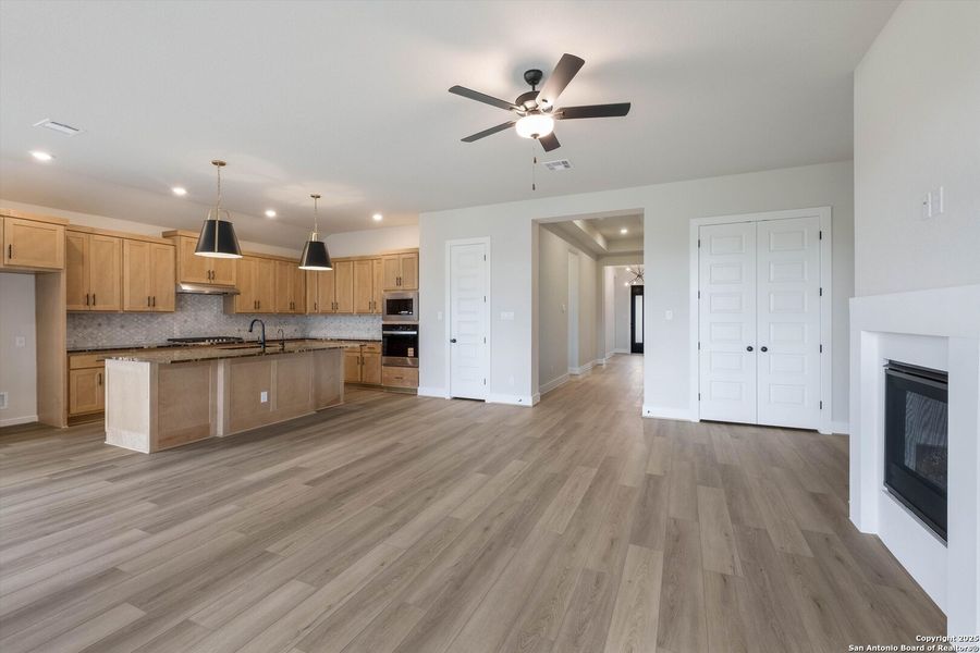 Spacious, unfurnished interior of a new home in Esperanza, Boerne (Image 19).