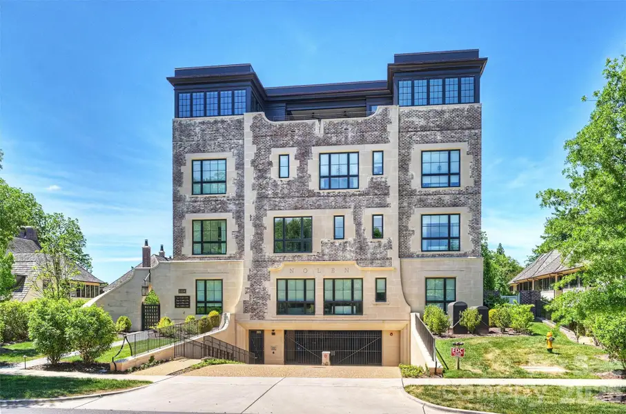 Condo located in Charlotte, NC showcasing its design and architecture (Image 4).