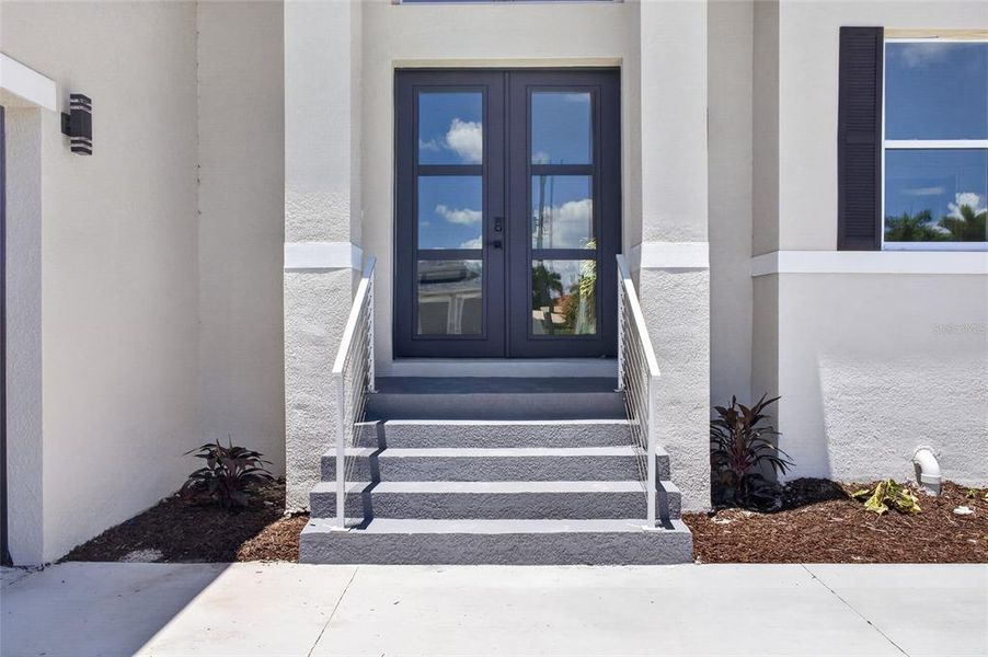 Exterior details and patio area of a home in , Port Charlotte (Image 28).