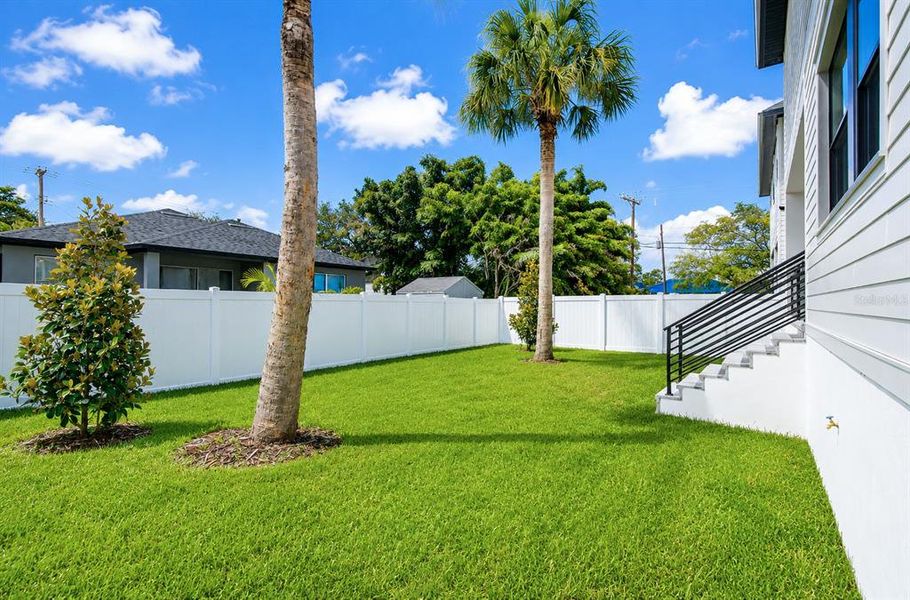 Exterior details and patio area of a home in , Tampa (Image 4).