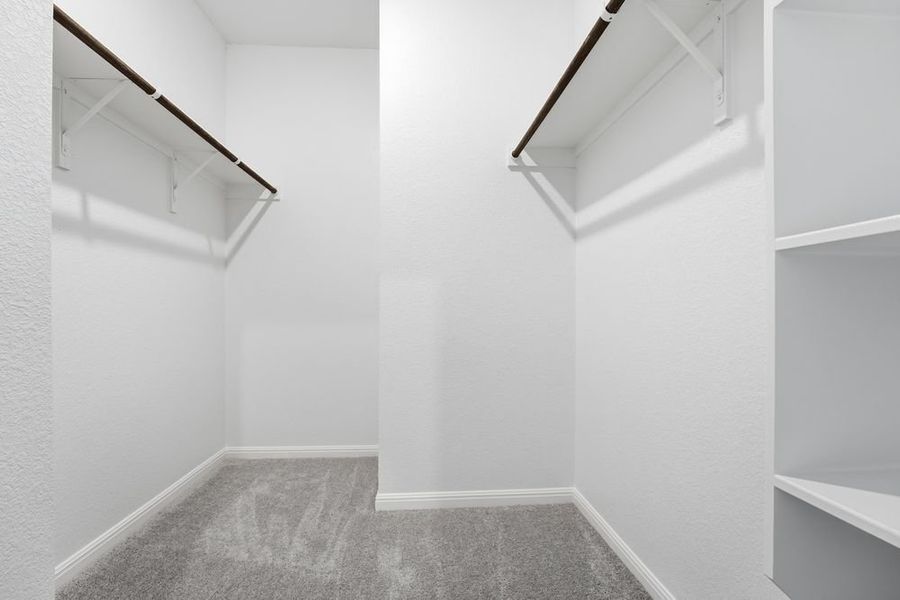 Spacious, unfurnished interior of a new home in Longview, Del Valle (Image 13).