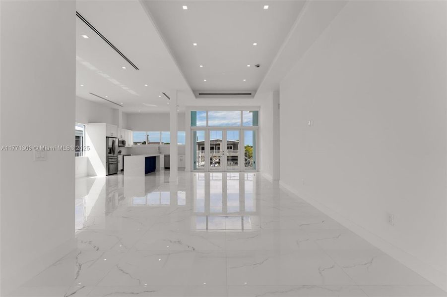 Spacious, unfurnished interior of a new home in , Key Largo (Image 21).