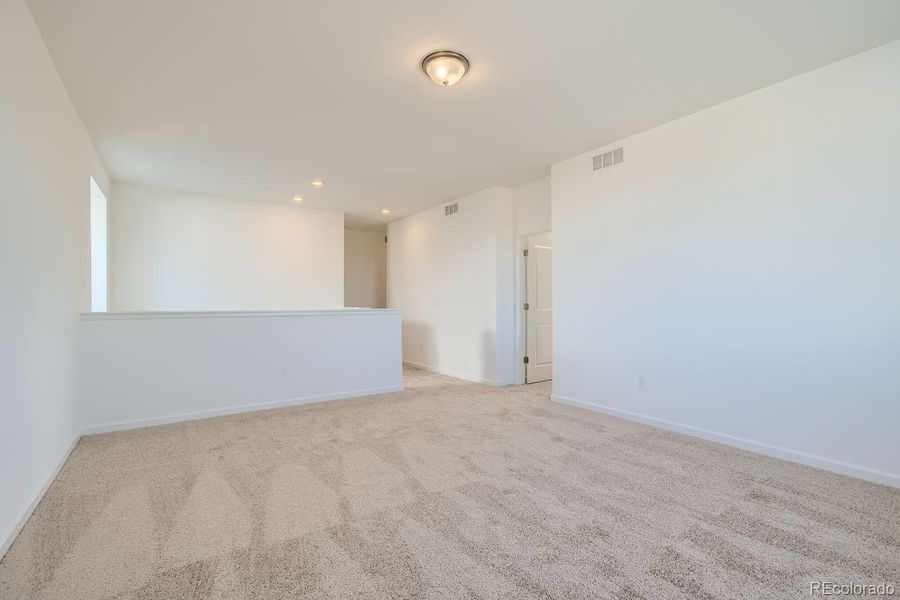 Spacious, unfurnished interior of a new home in Wolf Creek Run, Strasburg (Image 27).