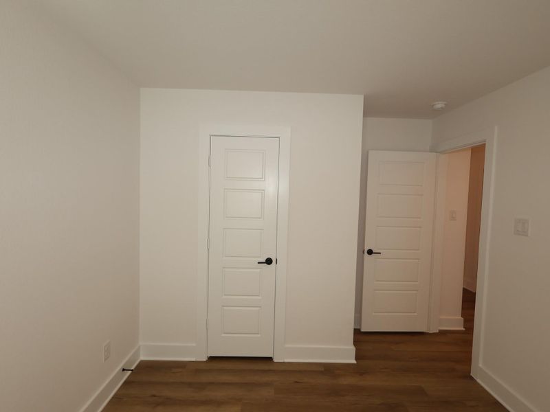 Spacious, unfurnished interior of a new home in Lago Mar, Santa Fe (Image 20).