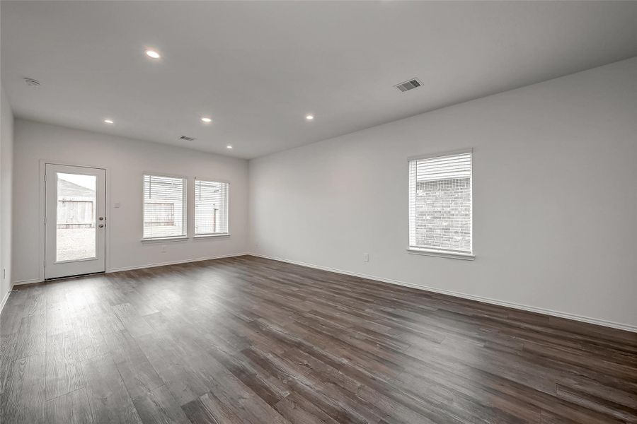 Spacious, unfurnished interior of a new home in Breckenridge Forest, Spring (Image 19).