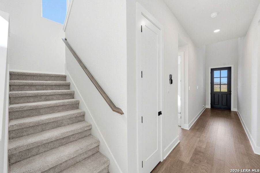 Spacious, unfurnished interior of a new home in Venado Crossing, Cibolo (Image 13).