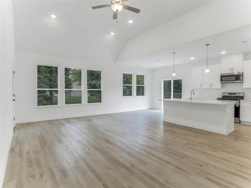 Spacious, unfurnished interior of a new home in , Angleton (Image 22). Spacious, unfurnished interior of a new home in , Angleton (Image 22).