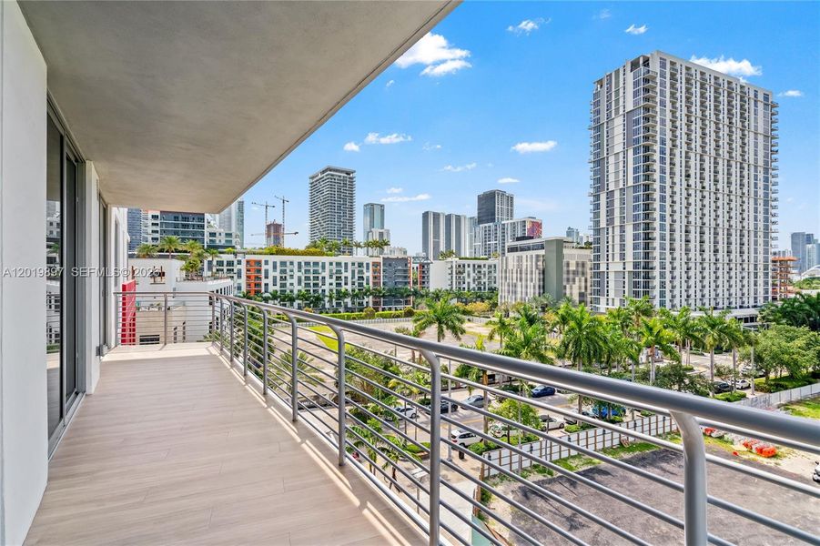 Condo located in Miami, FL showcasing its design and architecture (Image 2). Condo located in Miami, FL showcasing its design and architecture (Image 2).