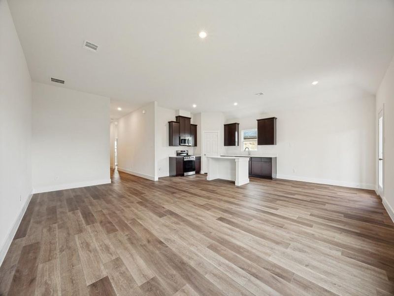 Spacious, unfurnished interior of a new home in Pebblebrook, Sherman (Image 9).