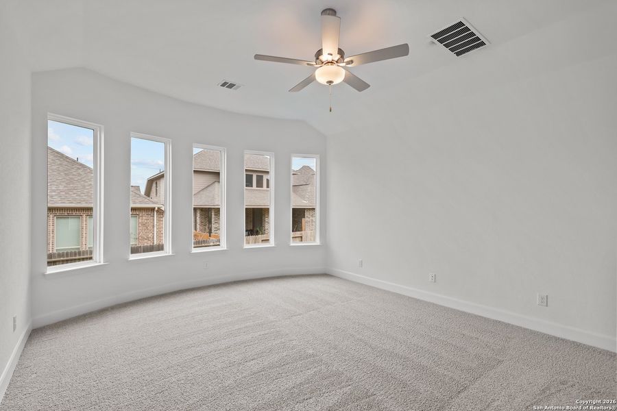 Spacious, unfurnished interior of a new home in Veramendi, New Braunfels (Image 15).