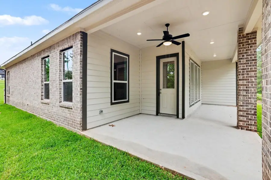 Exterior details and patio area of a home in Rose Hill Estates, Willis (Image 4).