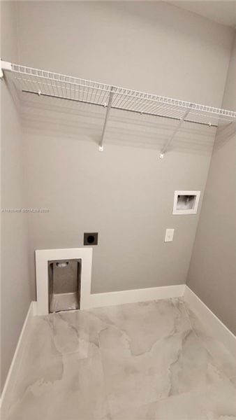 Spacious, unfurnished interior of a new home in , Lehigh Acres (Image 14).