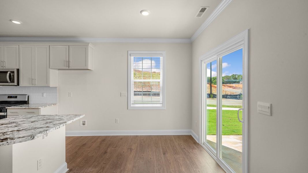Spacious, unfurnished interior of a new home in Collins Ridge, Hillsborough (Image 13).
