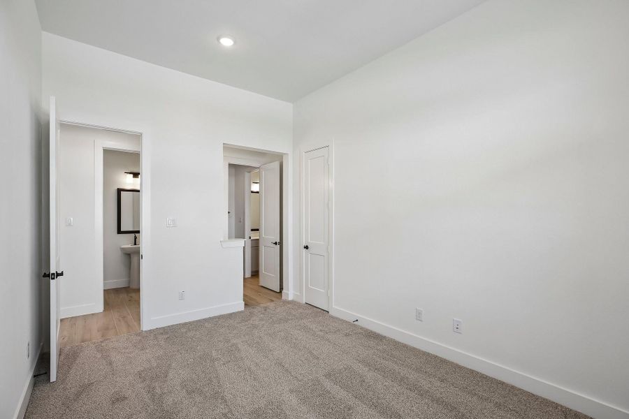 Spacious, unfurnished interior of a new home in Riceland 60',65',70', Old River-Winfree (Image 33).