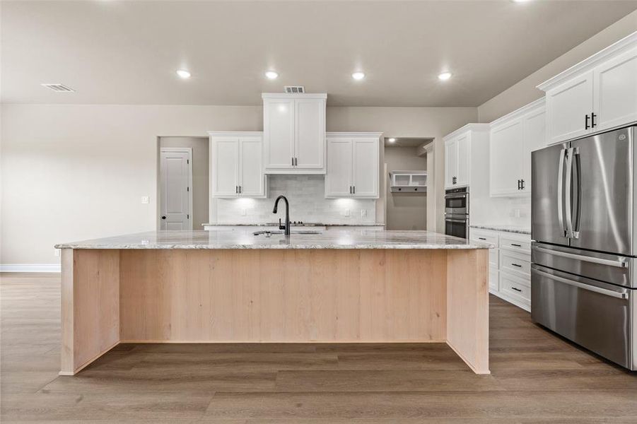 Furnished interior view inside a new home in , Gatesville (Image 13).