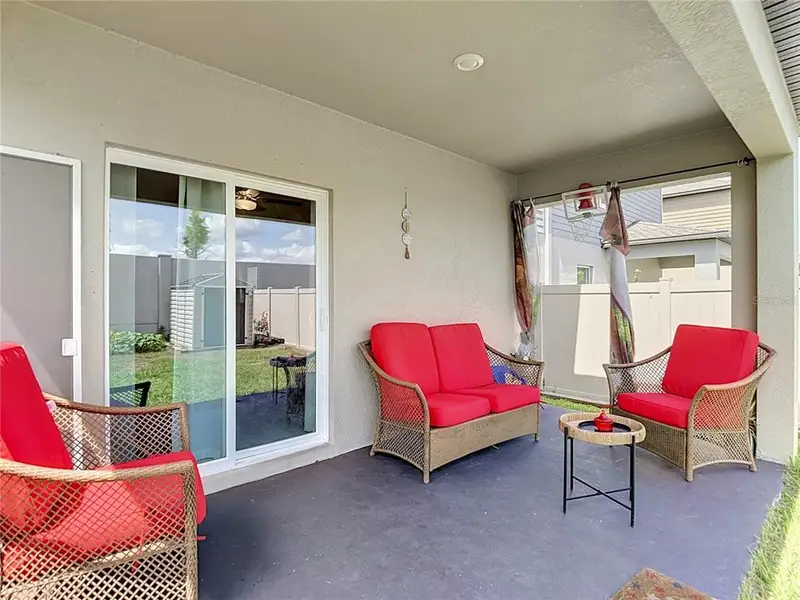 Exterior details and patio area of a home in Two Rivers, Zephyrhills (Image 4).