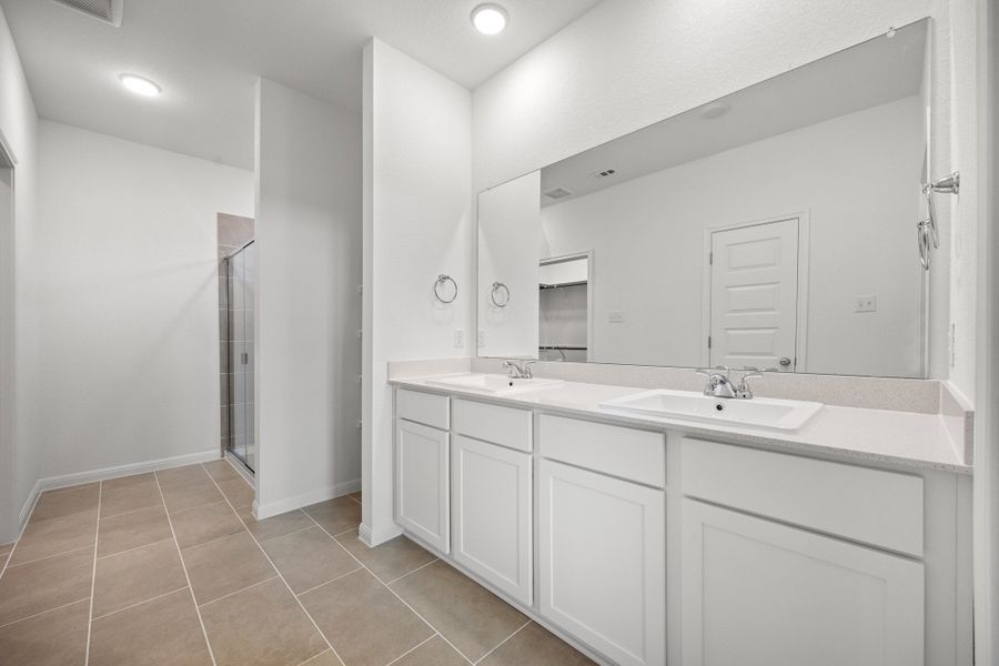 Furnished interior view inside a new home in Trinity Ranch, Elgin (Image 12).