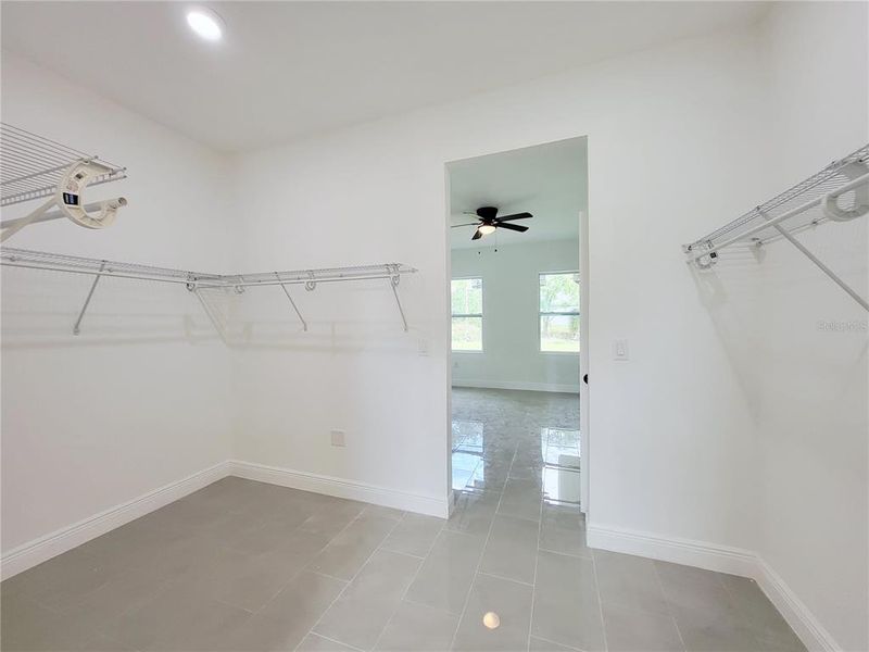 Spacious, unfurnished interior of a new home in , Palm Bay (Image 19).