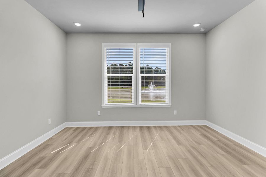 Spacious, unfurnished interior of a new home in , Summerville (Image 29).