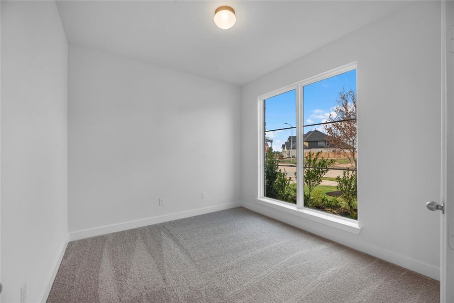 Spacious, unfurnished interior of a new home in Cross Creek West, Fulshear (Image 18).