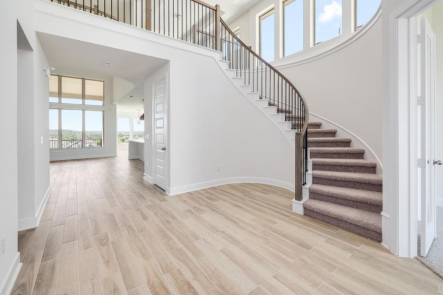 Spacious, unfurnished interior of a new home in Lakeside at Tessera - 50', Lago Vista (Image 12).