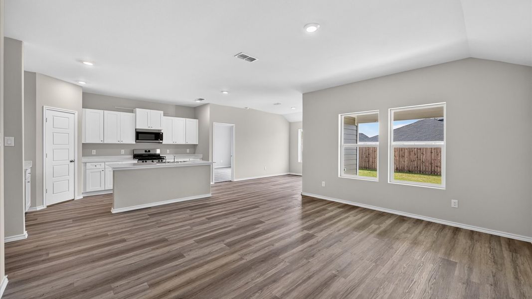 Spacious, unfurnished interior of a new home in Longhorn Estates, Fort Worth (Image 14). Spacious, unfurnished interior of a new home in Longhorn Estates, Fort Worth (Image 14).