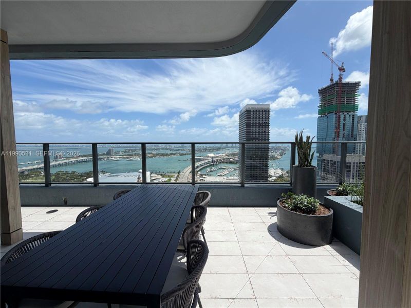Condo located in Miami, FL showcasing its design and architecture (Image 25).