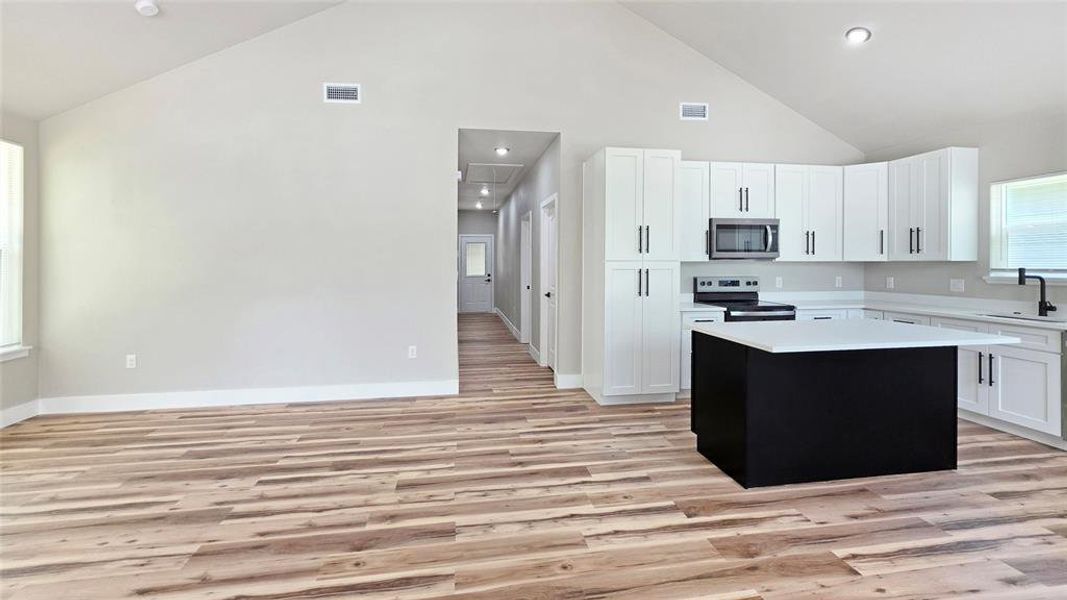 Spacious, unfurnished interior of a new home in , Mabank (Image 14). Spacious, unfurnished interior of a new home in , Mabank (Image 14).