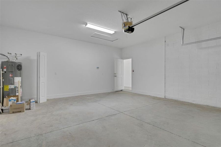 Spacious, unfurnished interior of a new home in Annabelle Estates, Lake Wales (Image 22).