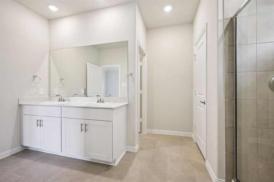 Furnished interior view inside a new home in Eastridge - Signature Series, McKinney (Image 15).