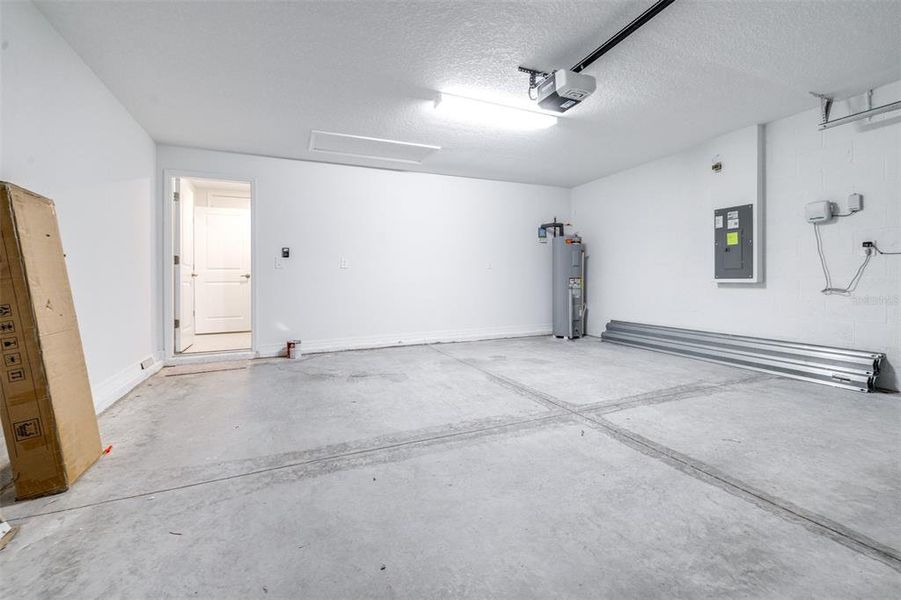 Spacious, unfurnished interior of a new home in Berry Bay, Wimauma (Image 21).