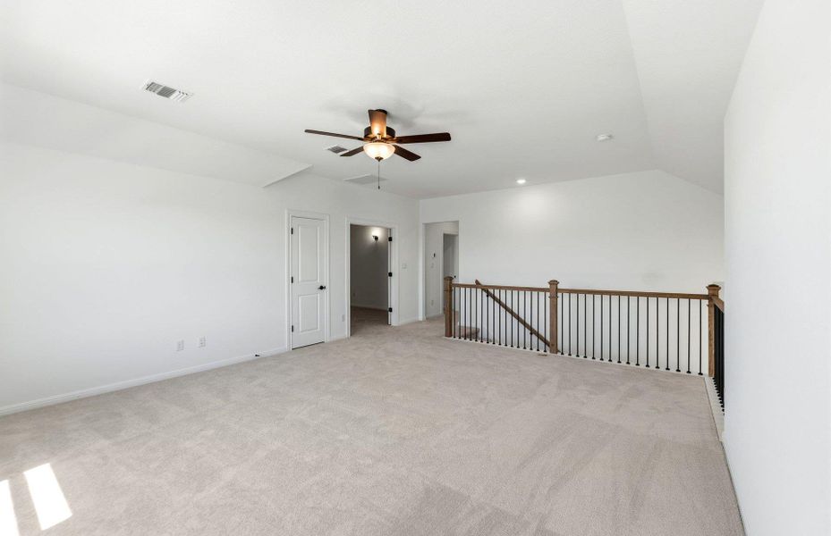 Spacious, unfurnished interior of a new home in Crescent Bluff, Georgetown (Image 27).
